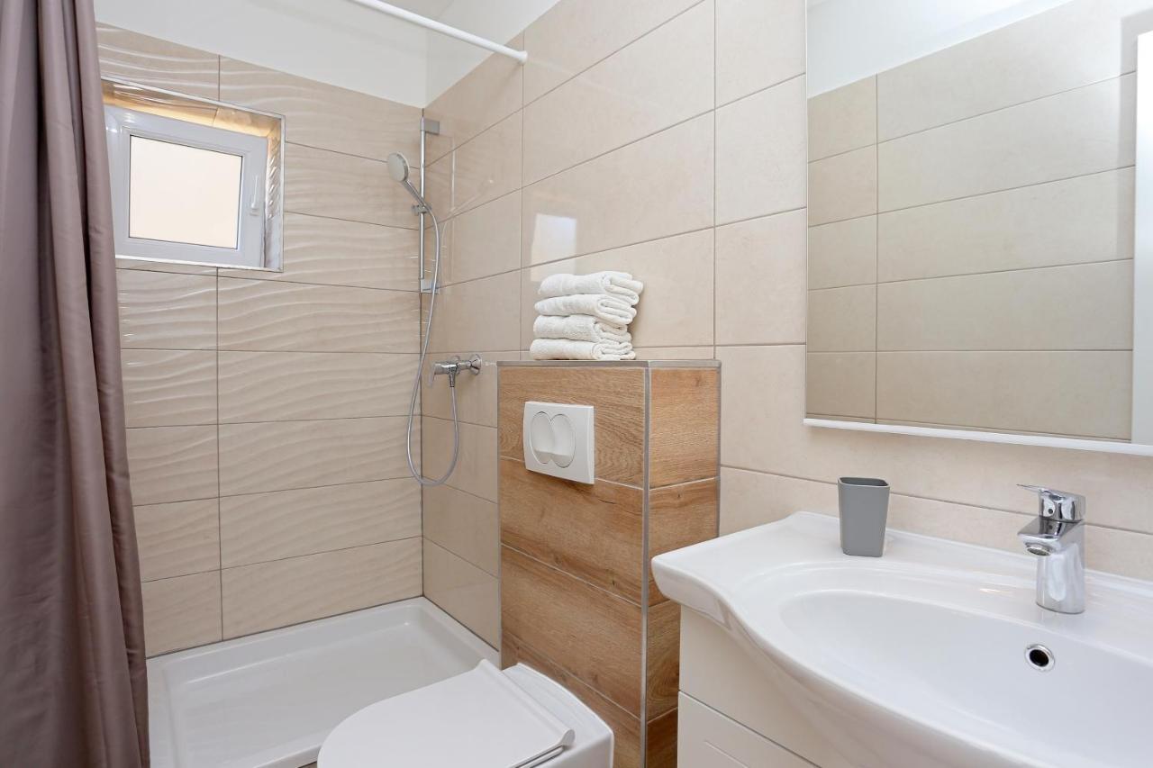 Apartments By The Sea Brela, Makarska - 6688 Εξωτερικό φωτογραφία