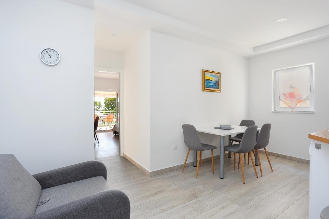 Apartments By The Sea Brela, Makarska - 6688 Εξωτερικό φωτογραφία