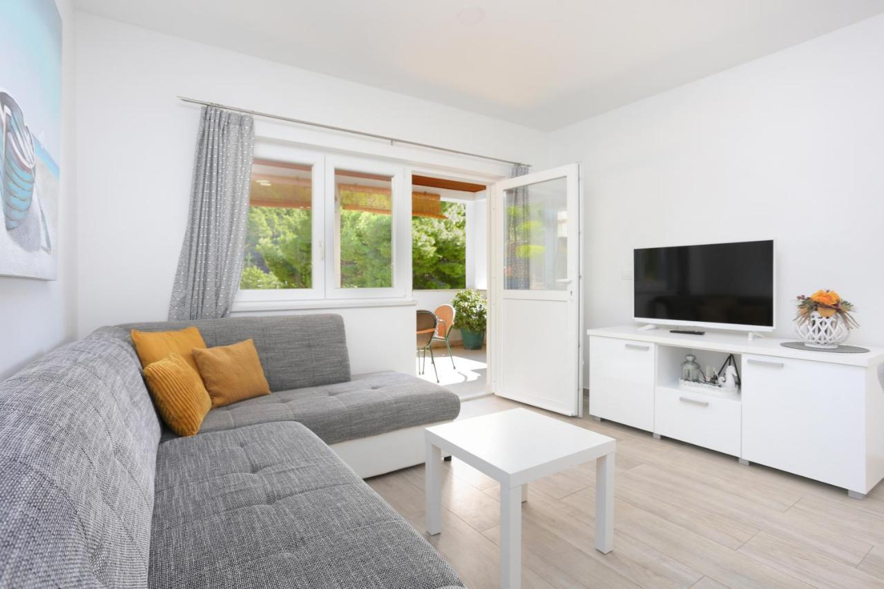 Apartments By The Sea Brela, Makarska - 6688 Εξωτερικό φωτογραφία
