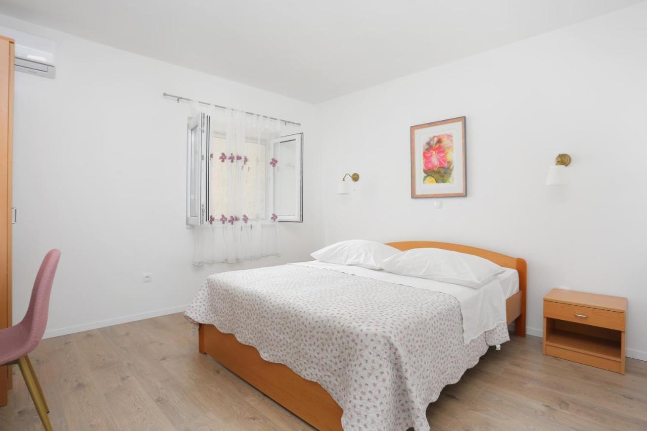 Apartments By The Sea Brela, Makarska - 6688 Εξωτερικό φωτογραφία