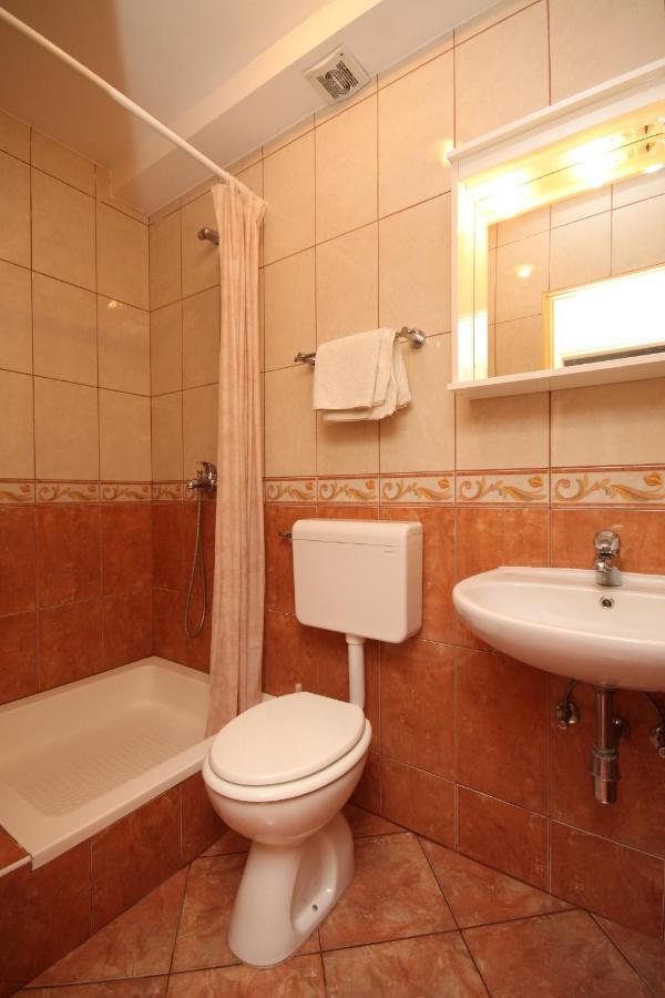 Apartments By The Sea Brela, Makarska - 6688 Εξωτερικό φωτογραφία