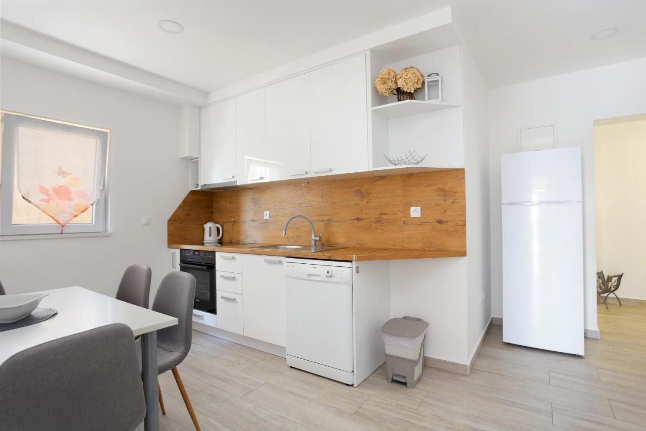 Apartments By The Sea Brela, Makarska - 6688 Εξωτερικό φωτογραφία